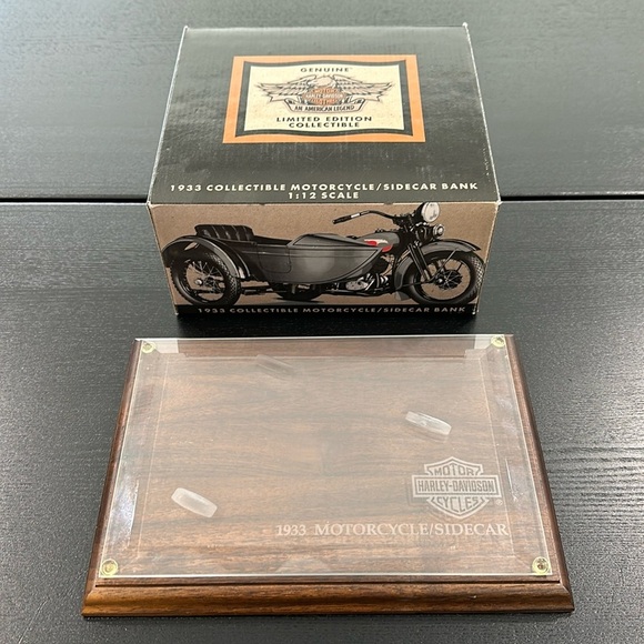 Harley-Davidson Rare Silver 1933 Motorcycle Sidecar Bank With Stand & Glass Base - Picture 10 of 13